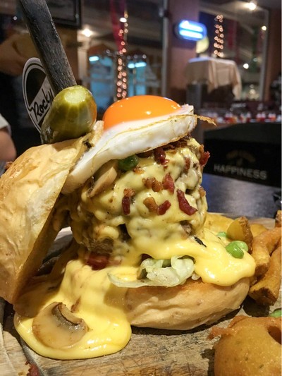 เมนูของร้าน Rock Me Burgers & Bar ลอยเคราะห์