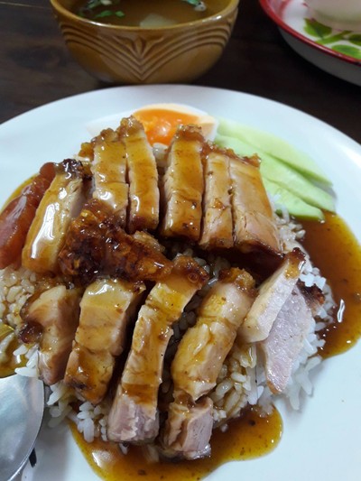 ข้าวหมูกรอบ