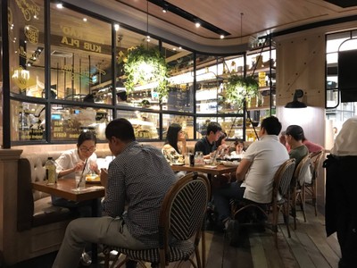 บรรยากาศ กับข้าวกับปลา ดิ เอ็มควอเทียร์