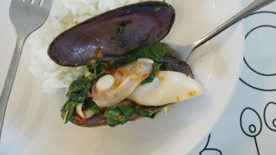 อาหาร หรือ เครื่องดื่ม