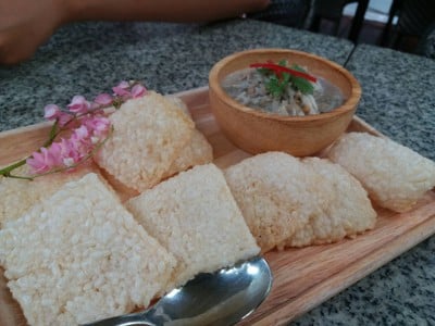 ข้าวตังหน้าตั้งเนื้อปู