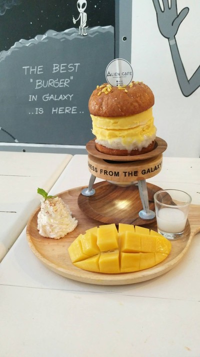 เบอร์เกอร์ไอศครีมข้าวเหนียวมะม่วง