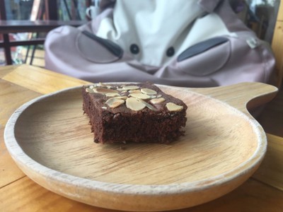 บราวนี้(หน้ากรอบๆ อันละ 20 บาท)