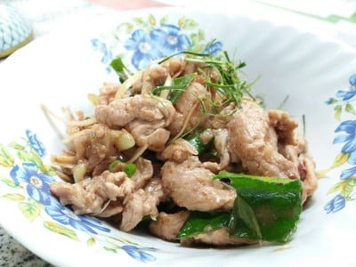 หมูผัดกะปิสามพราน