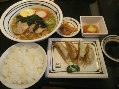 เซ็ตเกี๊ยวซ่าราเมน