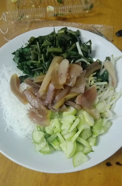 ผักบุ้งไต่ราว