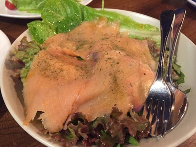 สลัดแซลมอลรมควัน