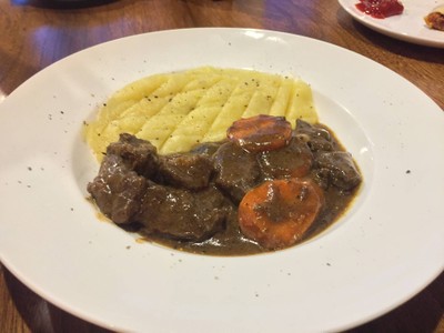 Red Wine Beef Stew .