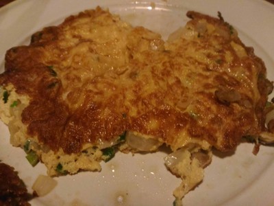 ไข่เจียว แหวกให้ดูความน่ากิน แหะๆ จริงๆแอบหิว เลยซัดก่อน