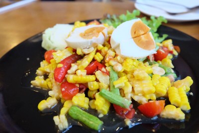 ส้มตำข้าวโพดไข่เค็ม