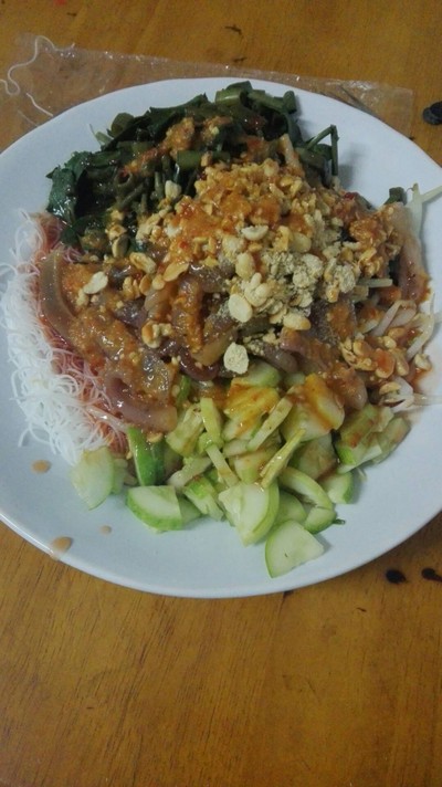 ผักบุ้งไต่ราว