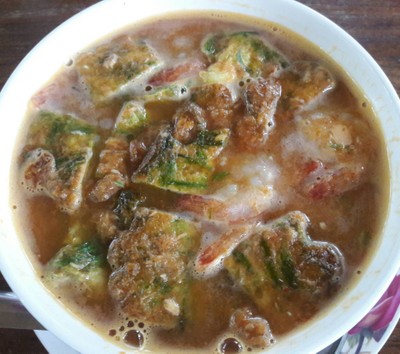 แกงส้มชะอมไข่กุ้งสด