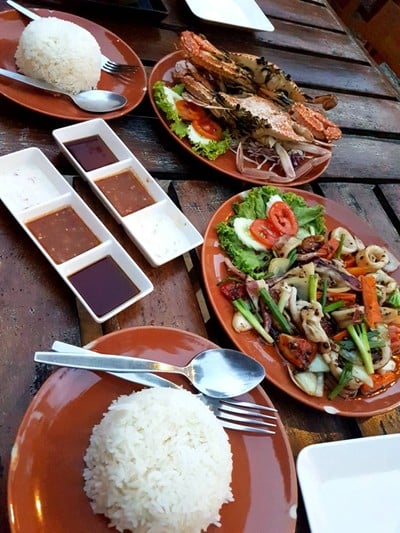 อาหาร หรือ เครื่องดื่ม