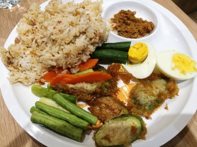 อาหาร หรือ เครื่องดื่ม