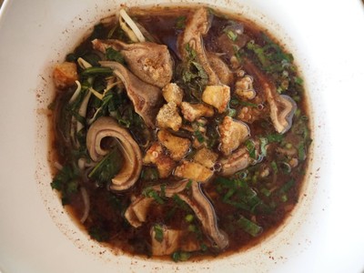 ก๋วยเตี๋ยวกระเพาะหมูตุ๋น
