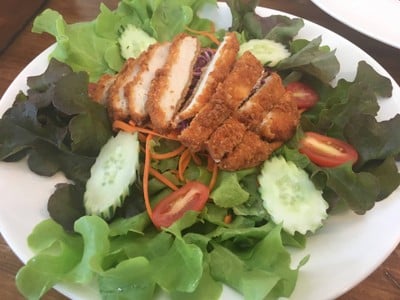 สลัดไก่ทอด