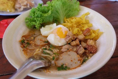 เส้นเล็กต้มยำไข่ลวก