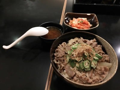 เมนูของร้าน Kinniku Gyudon ข้าวหน้าเนื้อ/หมู 🎌 พัฒนาการ