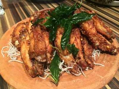 ลาบปีกไก่ทอด