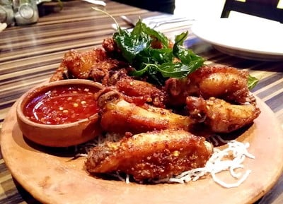 ลาบปีกไก่ทอด