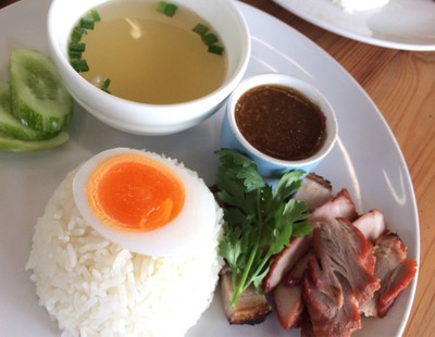 ข้าวหมูแดงหมูกรอบ (ธรรมดา)