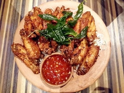 ลาบปีกไก่ทอด