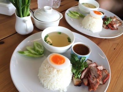 ข้าวหมูแดงหมูกรอบ (ธรรมดา)