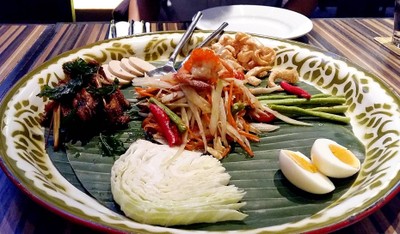 ส้มตำถาด
