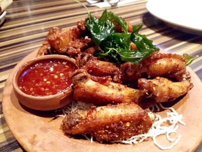 ลาบปีกไก่ทอด