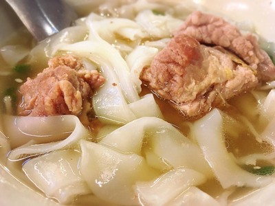 เส้นใหญ่กระดูกหมู