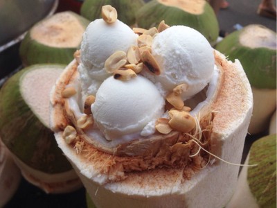 Coconut Ice Cream ถนนข้าวสาร Coconut Ice Cream ถนนข้าวสาร
