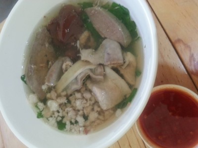 น้ำซุปอร่อยมาก เครื่องในไม่มีกลิ่นคาว น้ำจิ้ม เผ็ด เปรี้ยว หวาน เค็มได้ทั้ง 4 รส