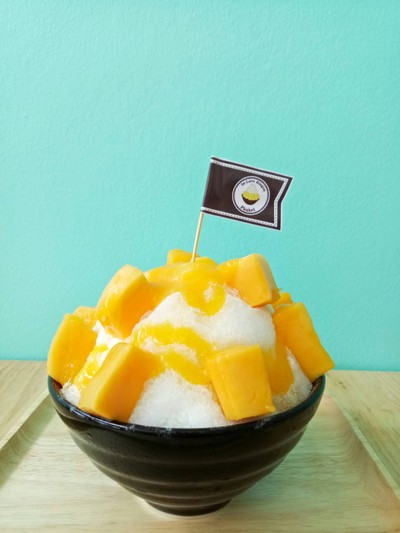 บิงซูไซส์เล็ก แต่ที่ร้านเค้ามีให้เลือก 3 ขนาด เล็ก กลาง ใหญ่ เราสั่งถ้วยเล็ก เหม