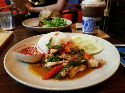 กระเพราไก่