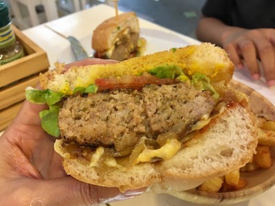 ชีสเบอร์เกอร์หมู