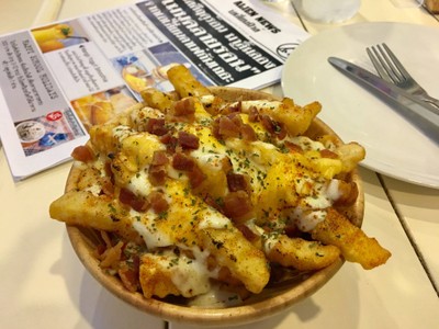 Bacon cheese fries .