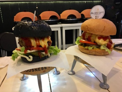 Men In Black VS Alien Burger