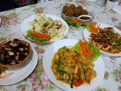 อาหาร หรือ เครื่องดื่ม
