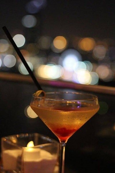 ATTITUDE ROOFTOP BAR & RESTAURANT Avani Hotel