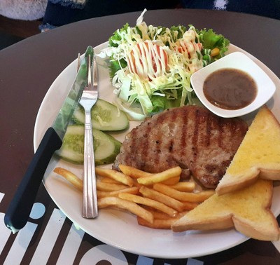 สเต็กหมูพริกไทยดำ