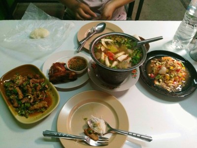 อาหาร หรือ เครื่องดื่ม