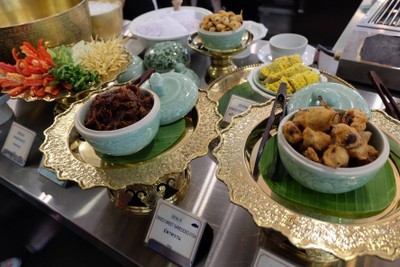 ข้าวแช่ (หมูหวาน)