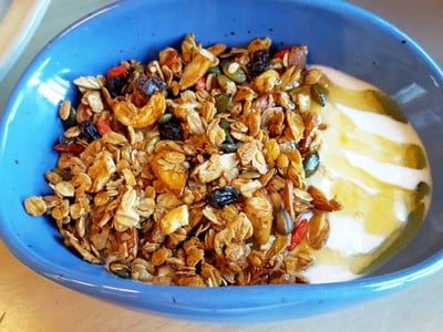 granola yogurt .