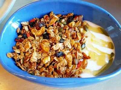 granola yogurt .