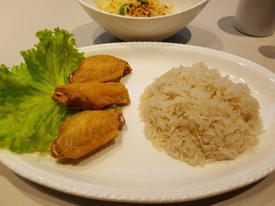 ข้าวมัน ไก่ทอด ส้มตำ