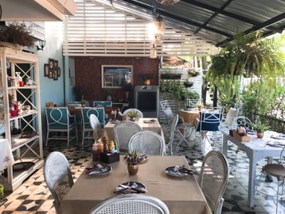 บรรยากาศ Mr. Chan & Miss Pauline Pizzeria Restaurant