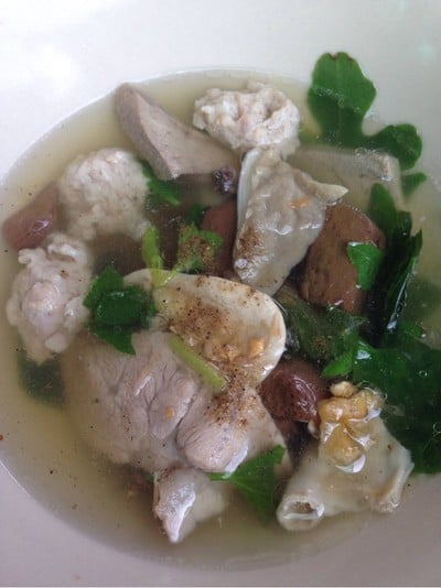 เมนูของร้าน ก๋วยเตี๋ยว ต้มเลือดหมูนายใช้ ลาดพร้าว