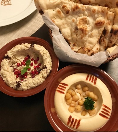 Hummus+mutable +assorted Naan