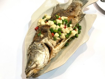 ปลากะพงทอดน้ำปลา