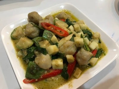 แกงเขียวหวานลูกชิ้นปลากรายจ